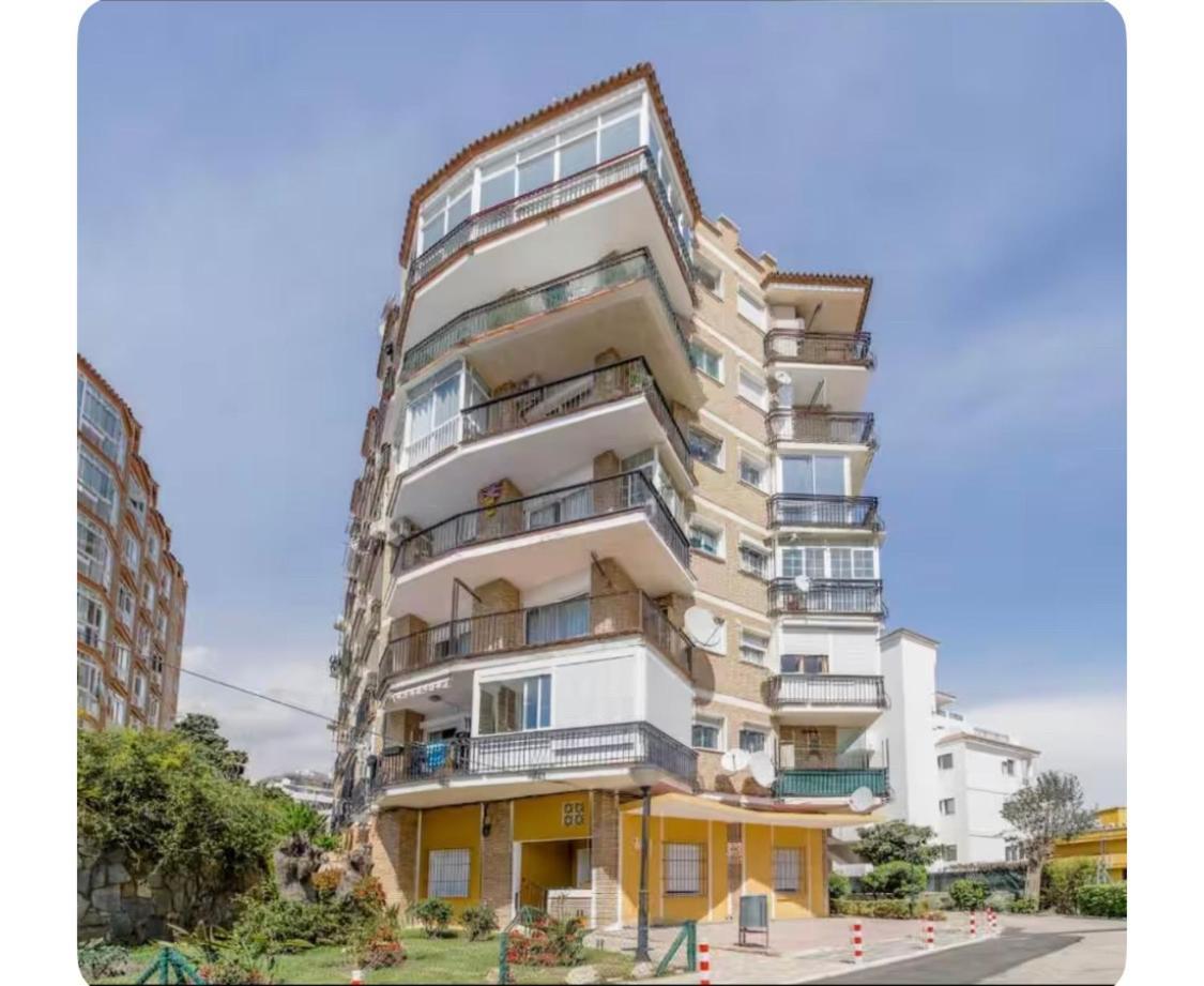 Studio With Views Next To Puerto Marina The Green Door Benalmádena Exterior foto